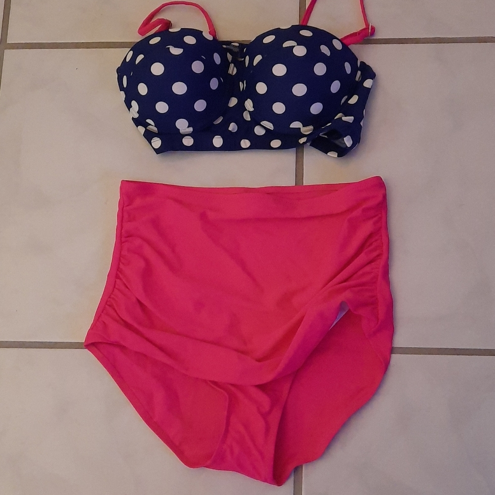 2 Peice  Swim Suit NWOT. SIZE XL